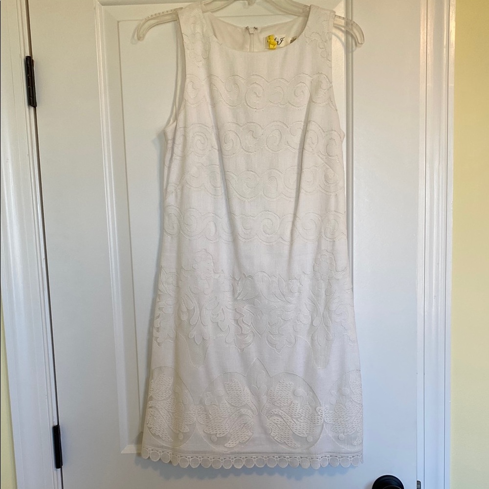 White Sleeveless Lace Dress